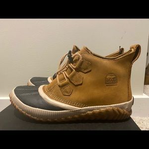 Youth Sorel Out N About Plus